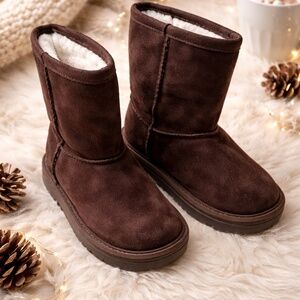 Zodiac Chocolate  Brown Suede Boots. Good Condition. Size 6. Little Girls